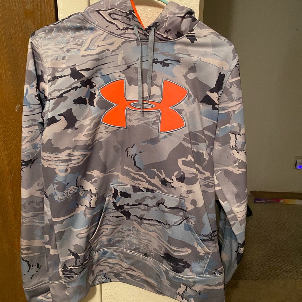 Camo under armour sweatshirt